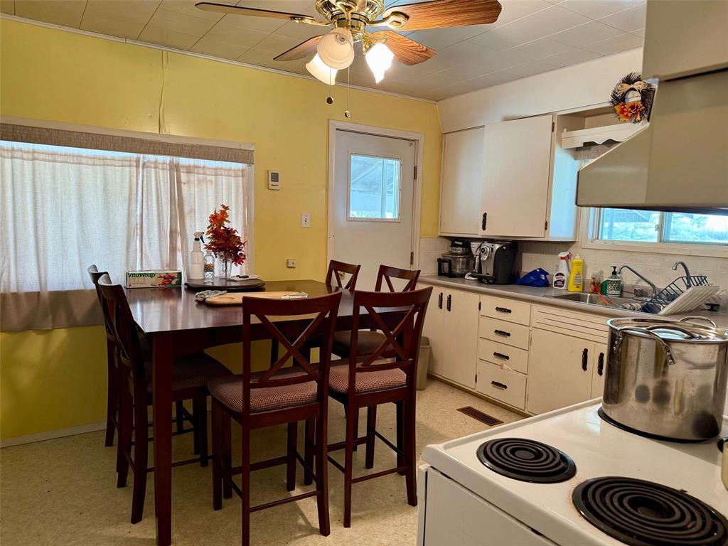 27 Thompson Avenue Property Photo 6