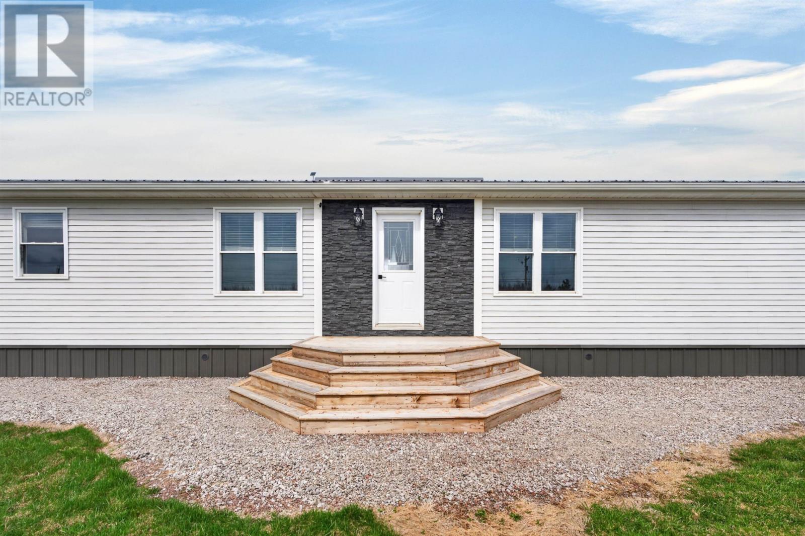 36542 Western Road Property Photo 6
