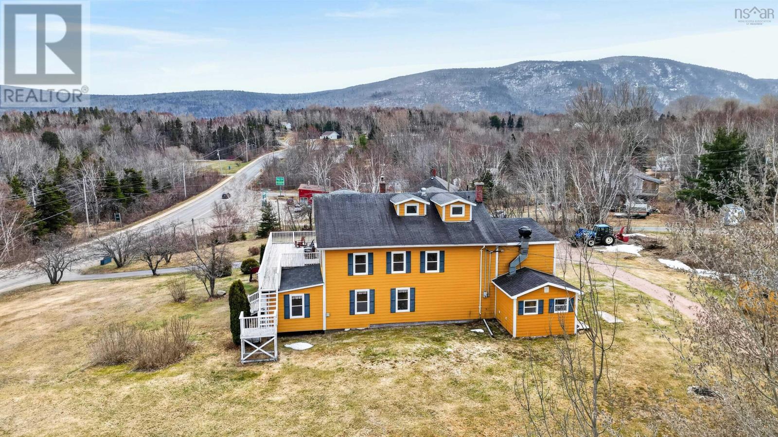 37706 Cabot Trail Property Photo 3