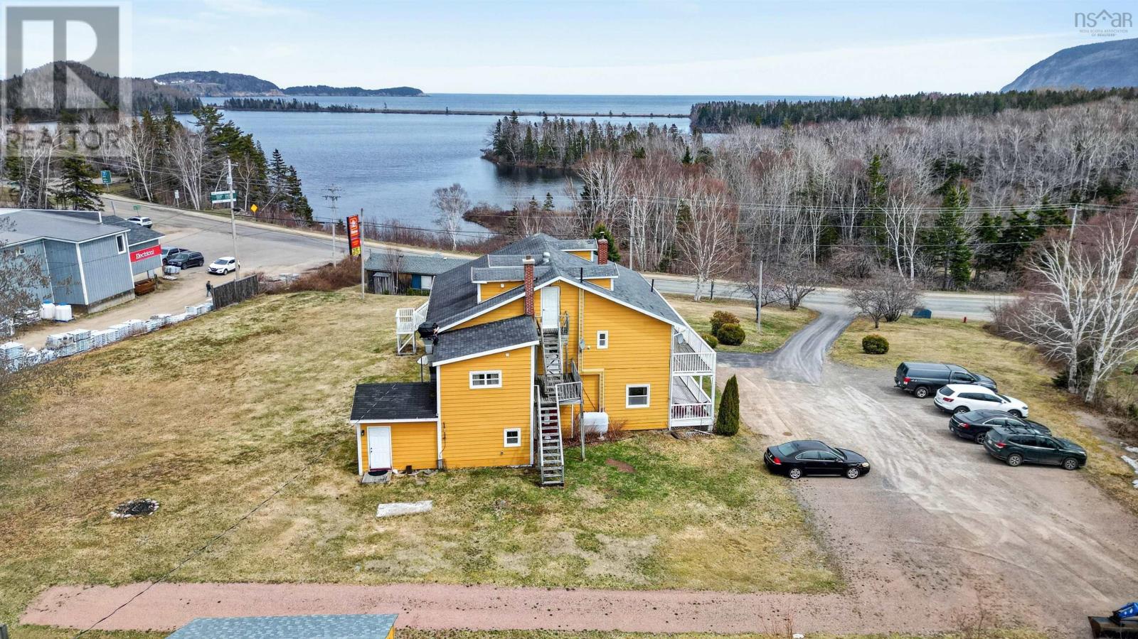37706 Cabot Trail Property Photo 3