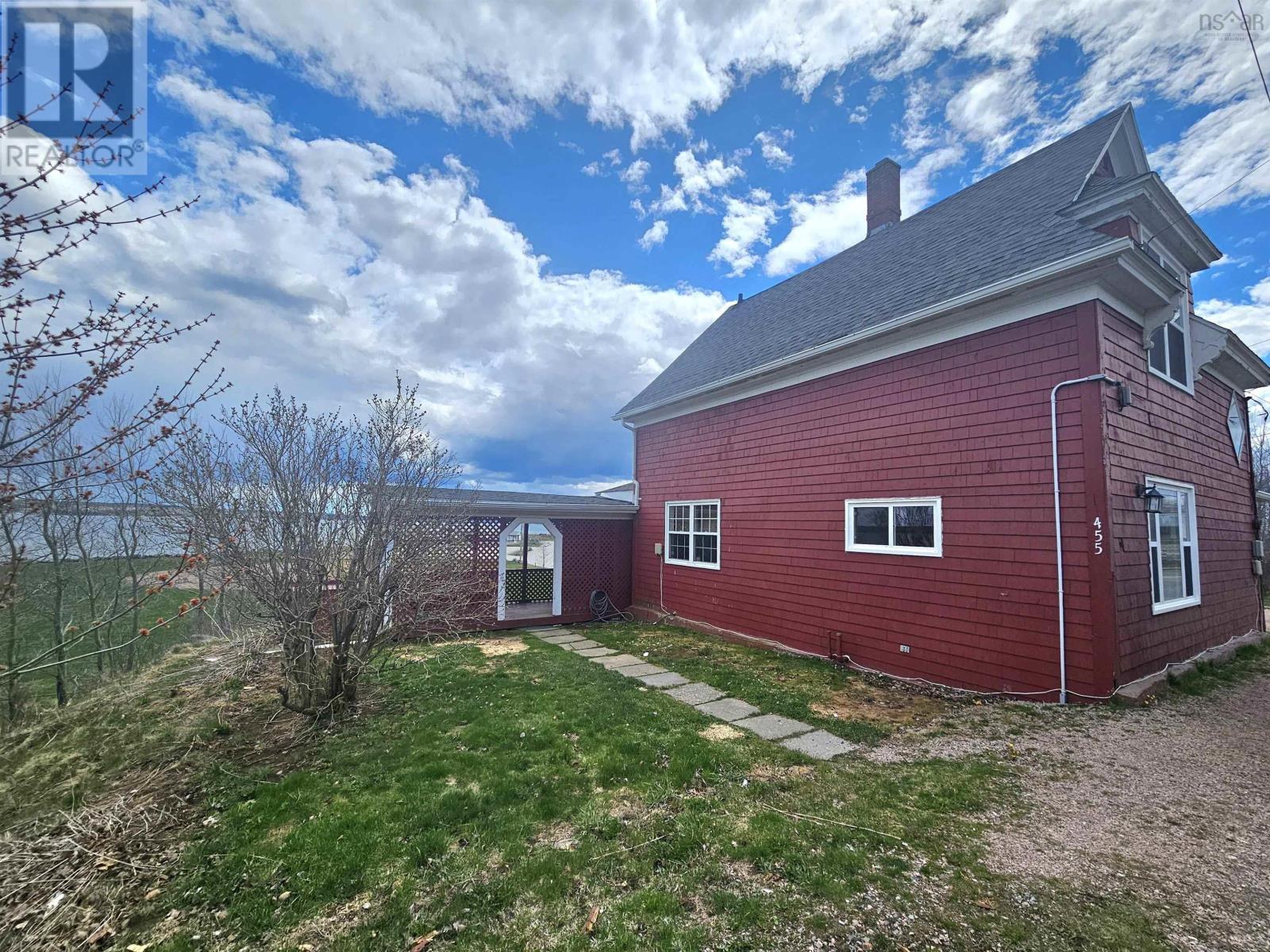 455 Purves Street Property Photo 2