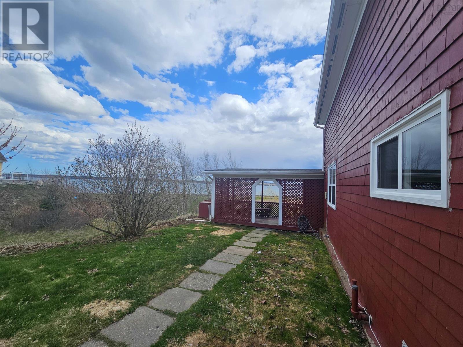 455 Purves Street Property Photo 3