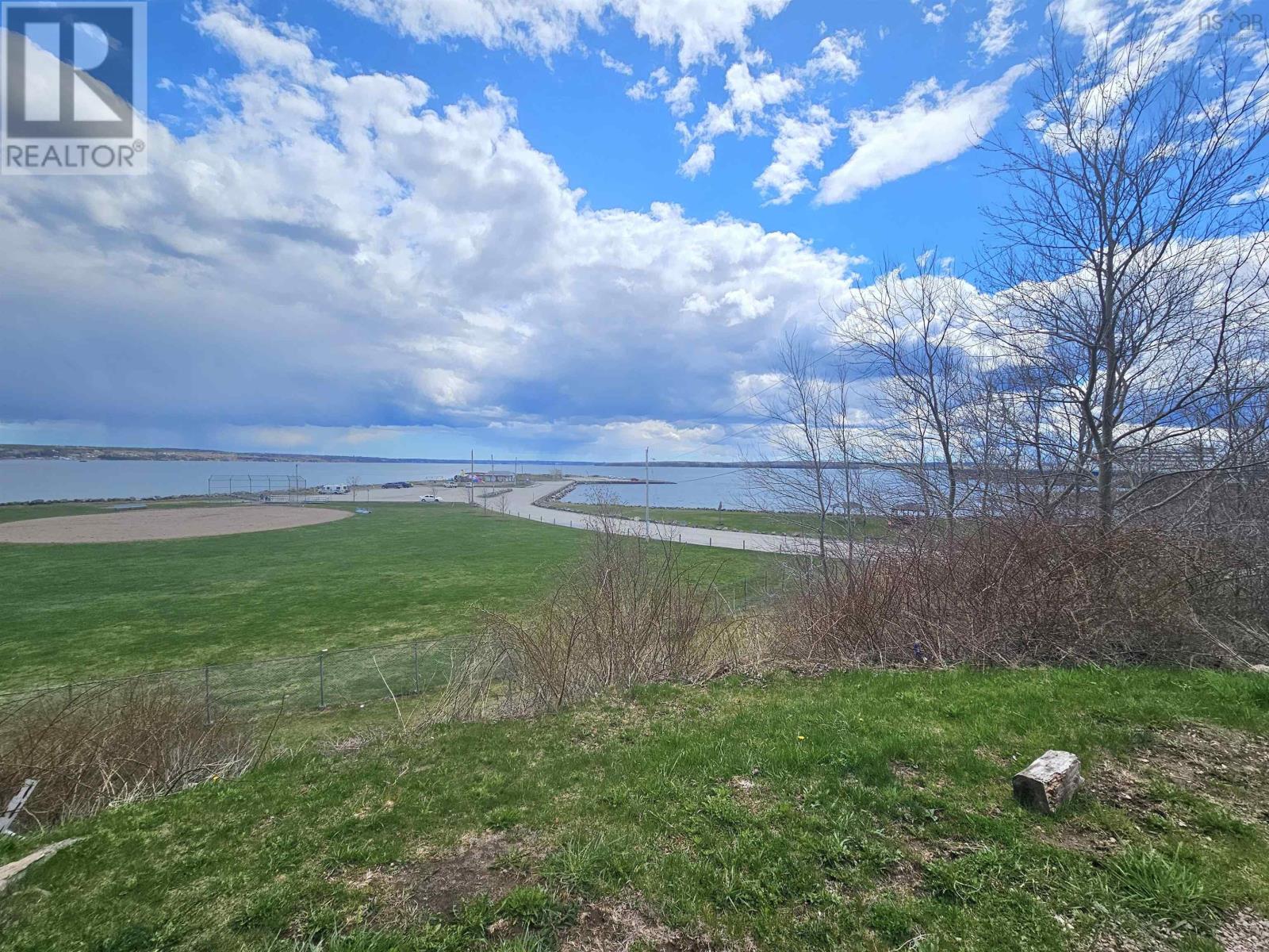 455 Purves Street Property Photo 4
