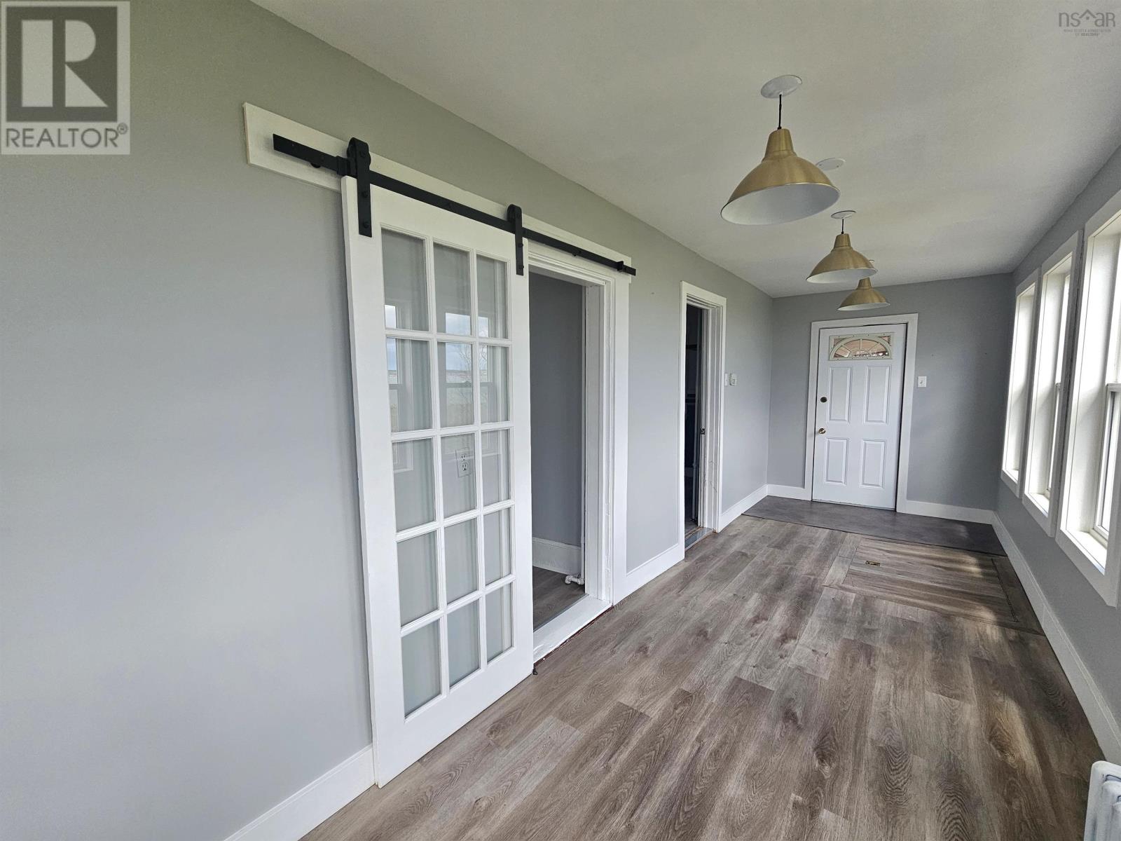 455 Purves Street Property Photo 7