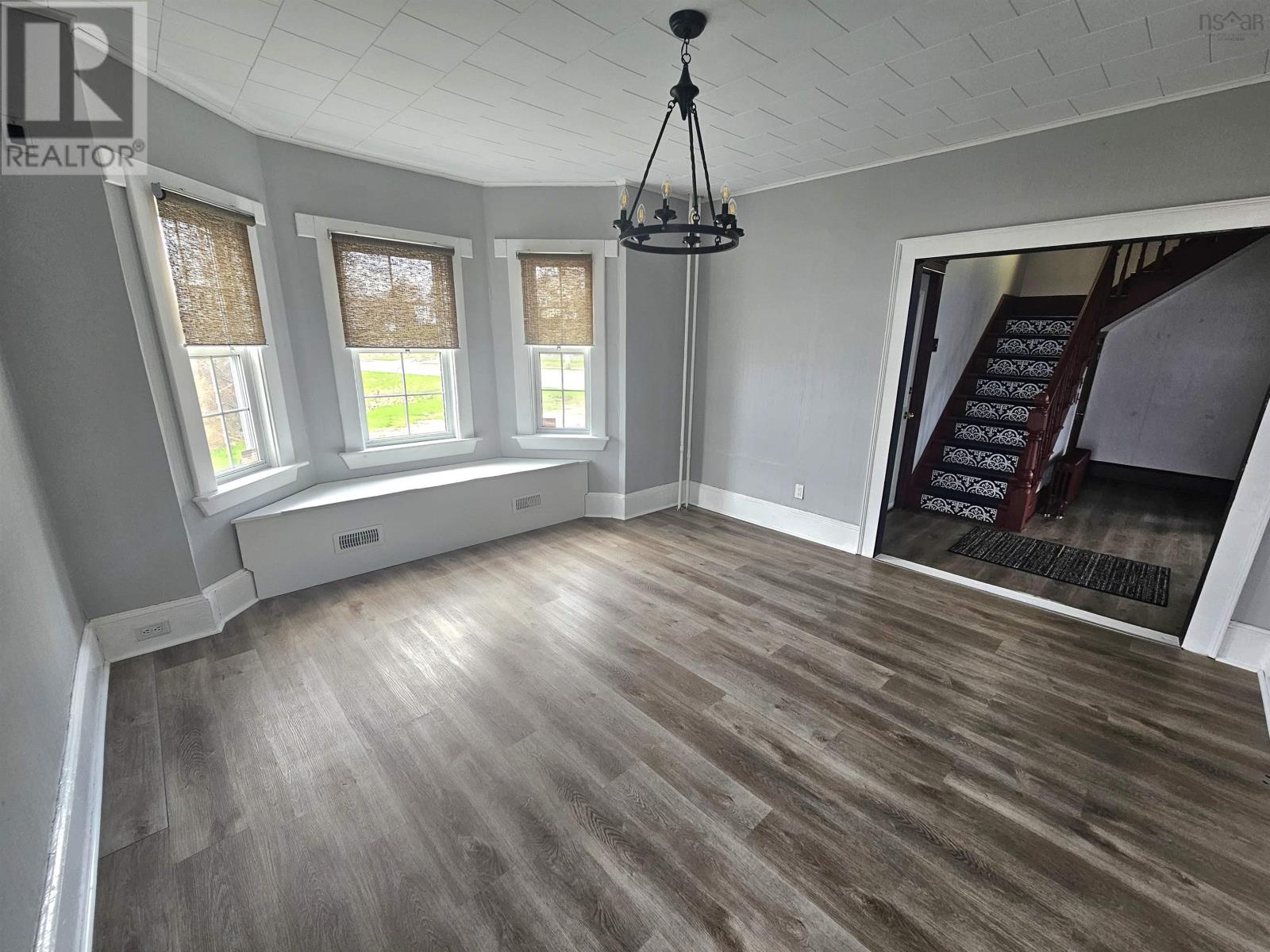 455 Purves Street Property Photo 8