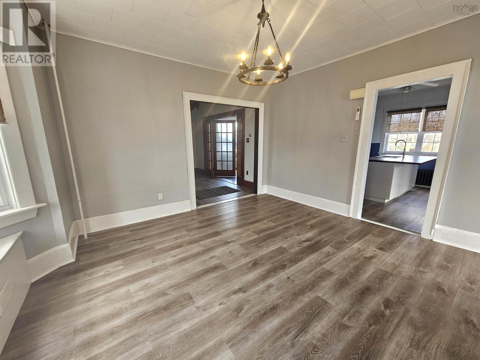 455 Purves Street Property Photo 10