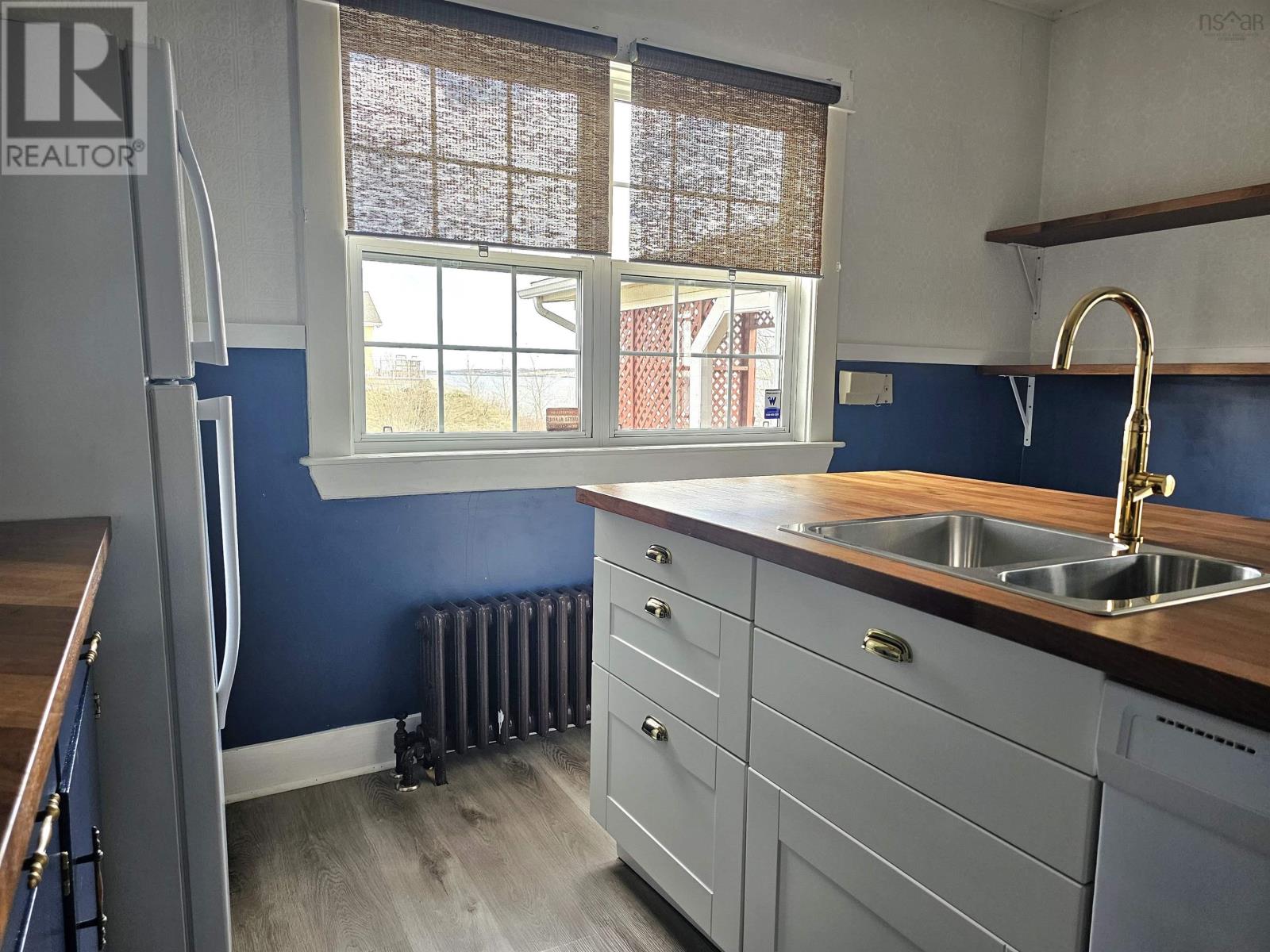 455 Purves Street Property Photo 12