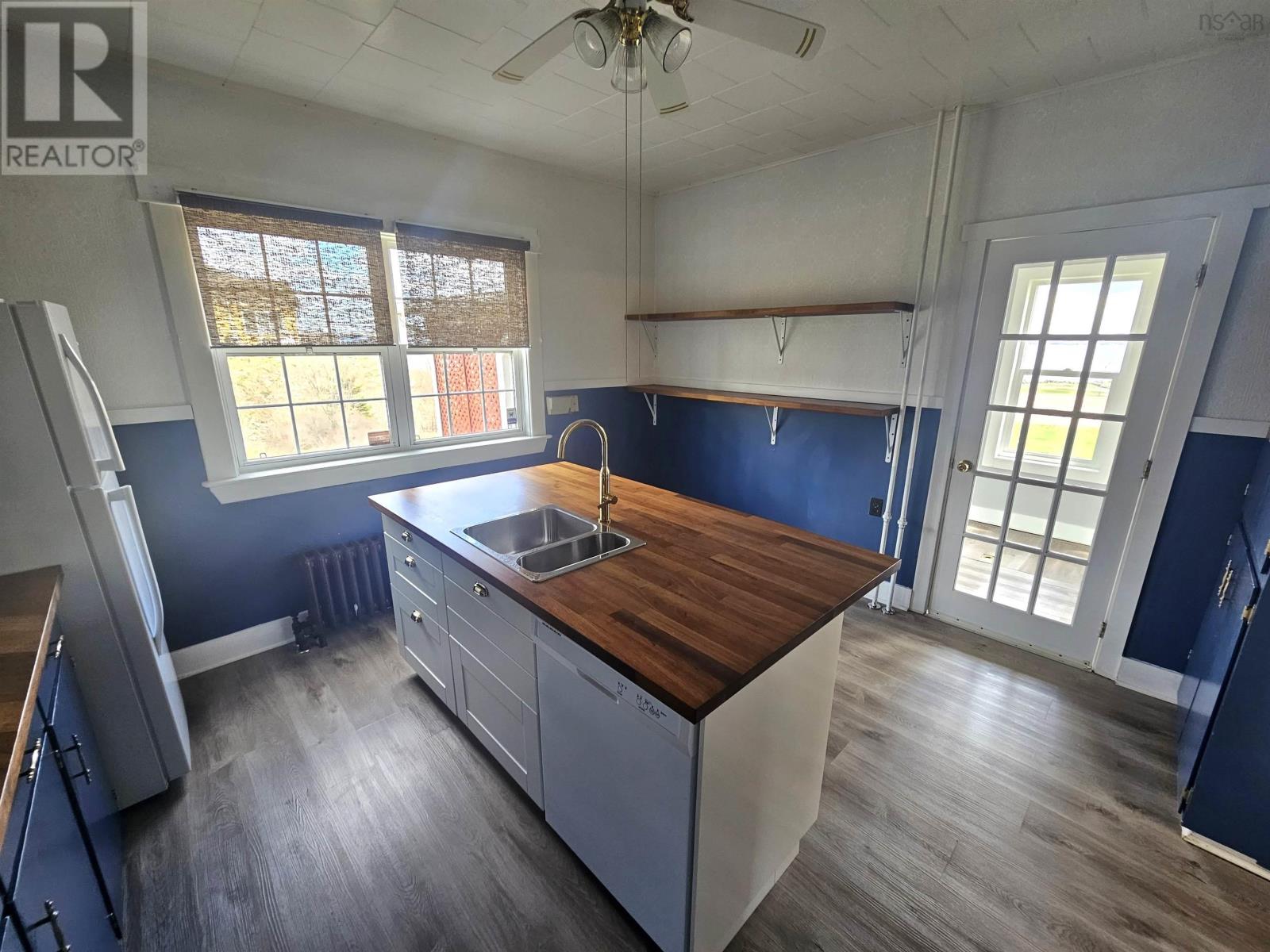 455 Purves Street Property Photo 13