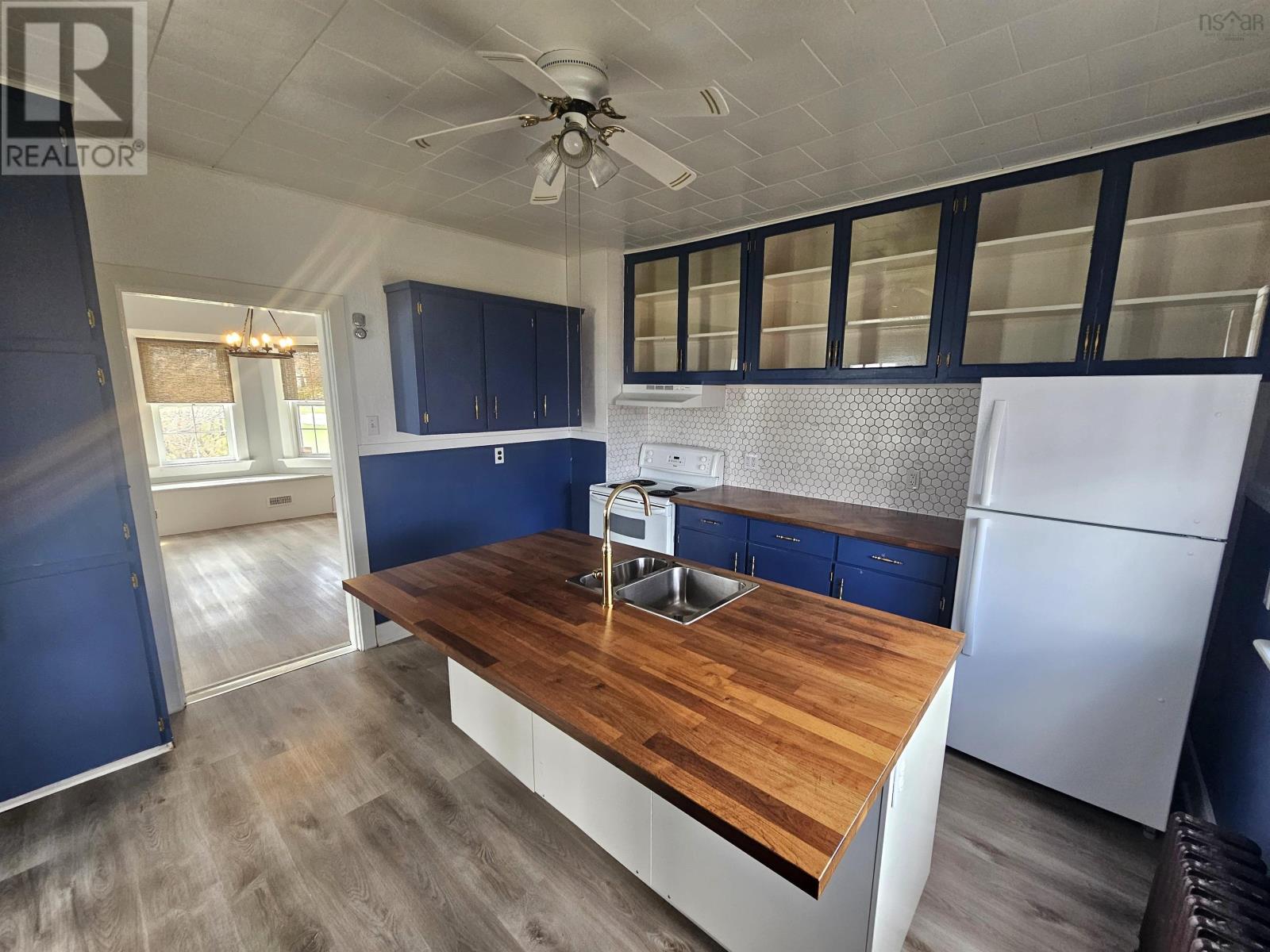 455 Purves Street Property Photo 14