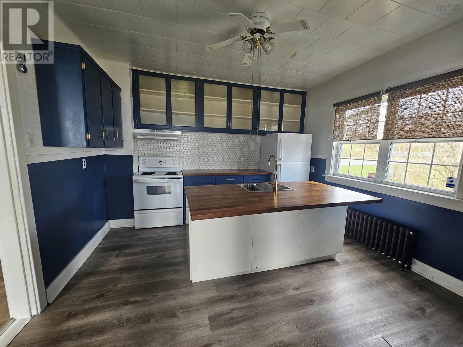 455 Purves Street Property Photo 15