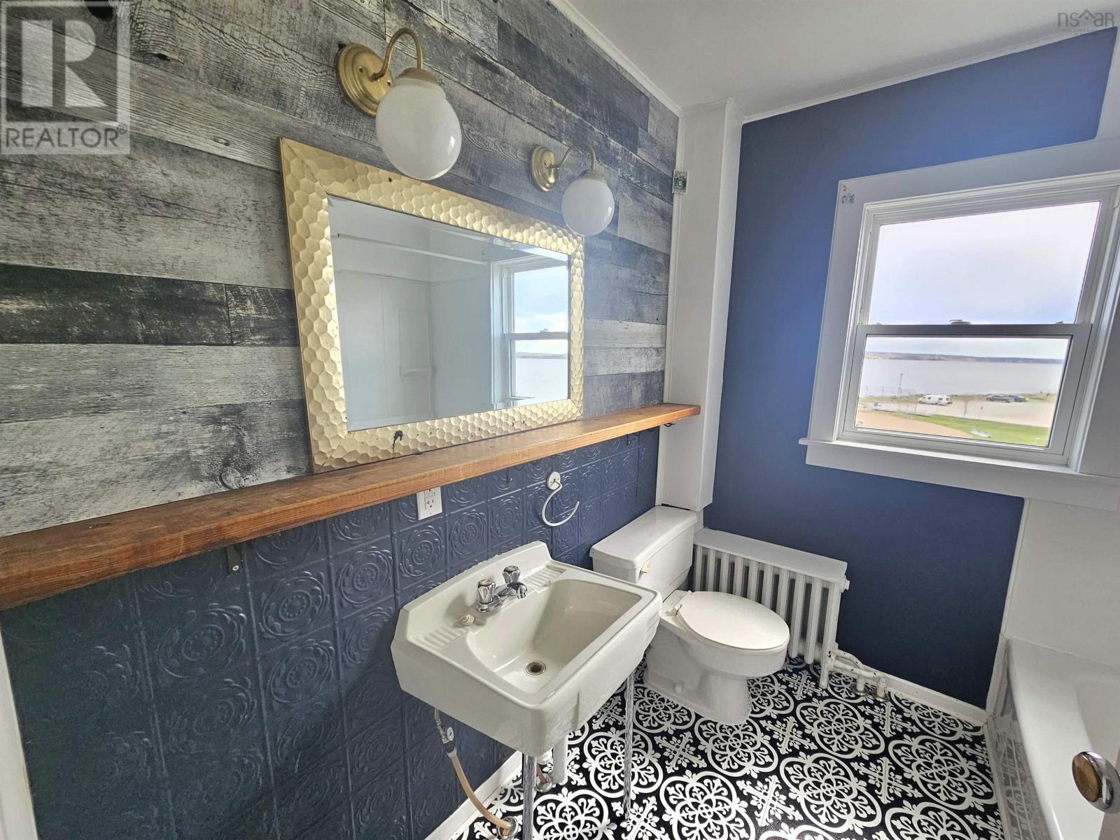 455 Purves Street Property Photo 25