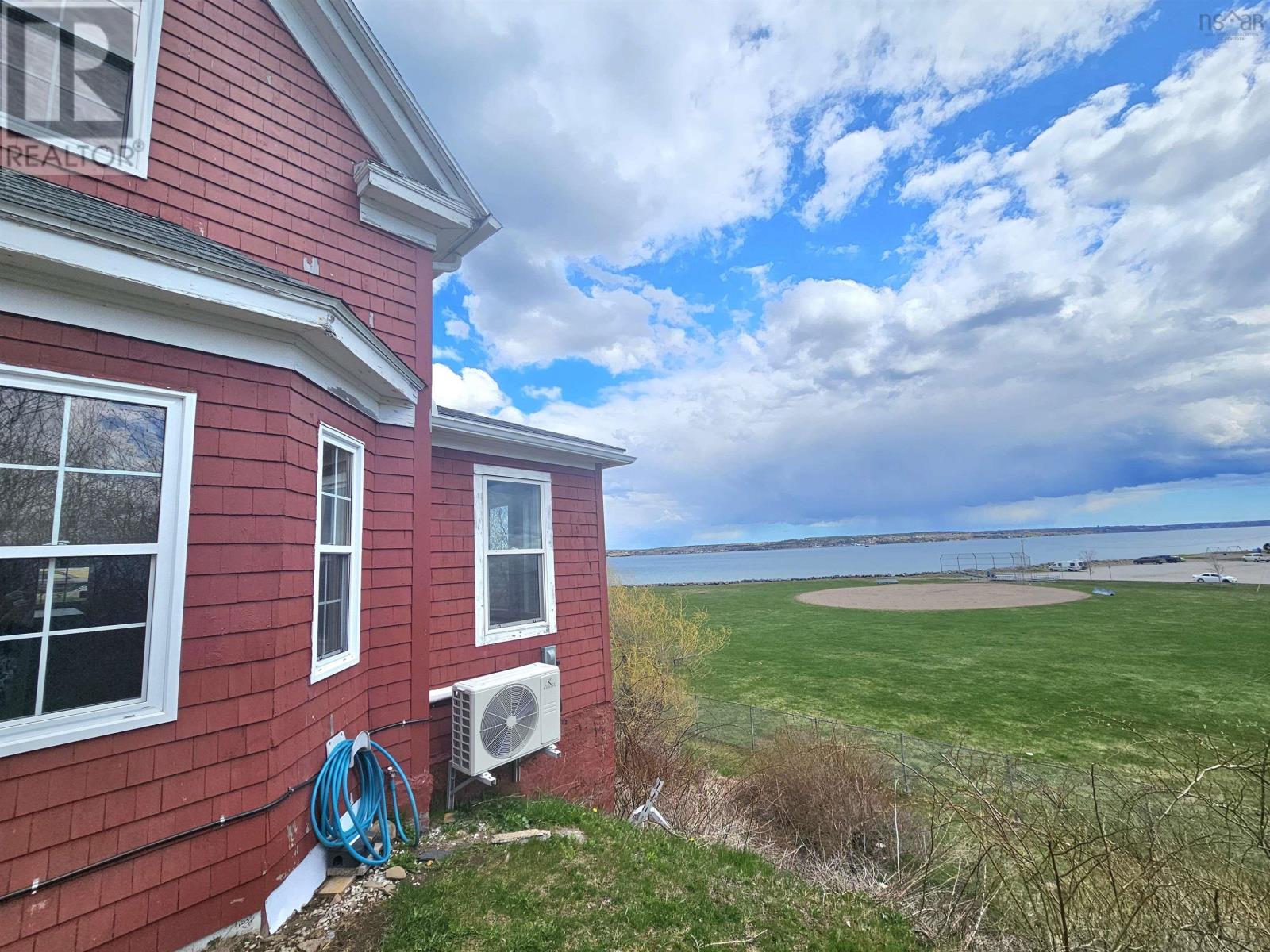 455 Purves Street Property Photo 28