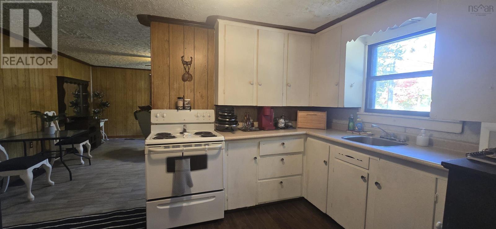 2082 Highway 1 Property Photo 12