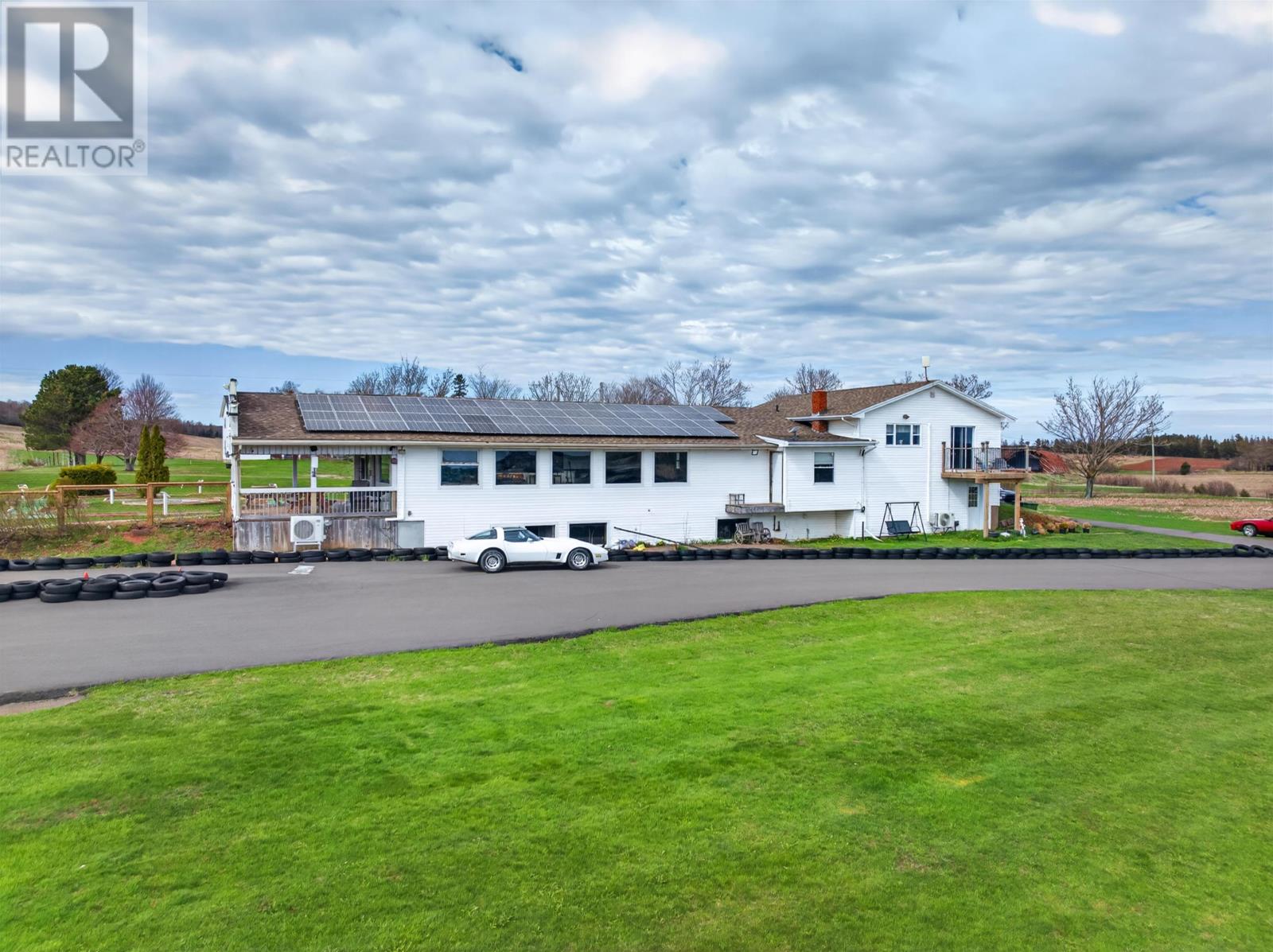 1077 Burlington Road Property Photo 5