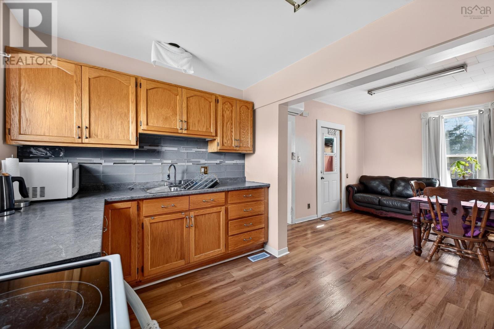 294 Queen Street Property Photo 4