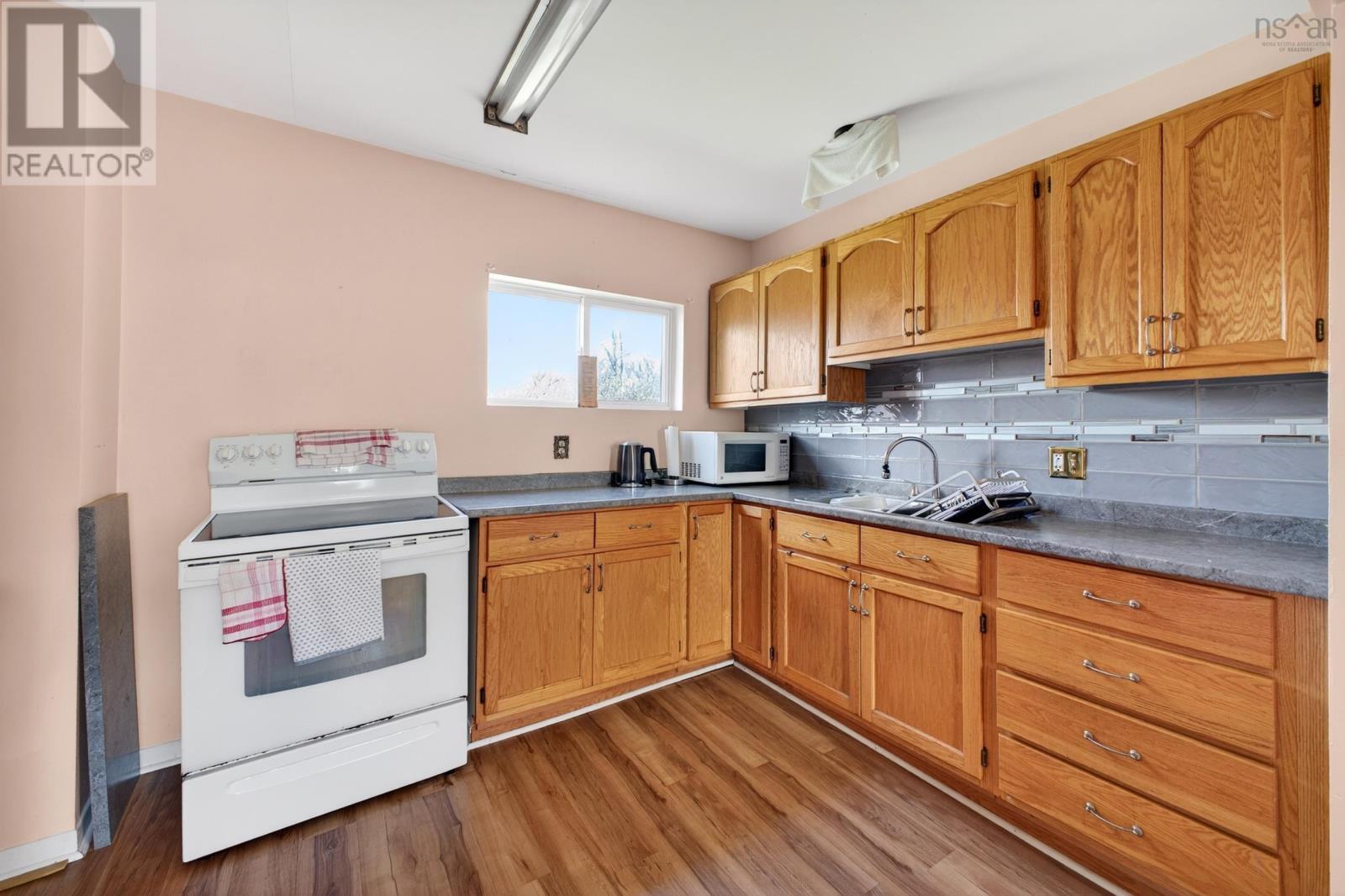 294 Queen Street Property Photo 7