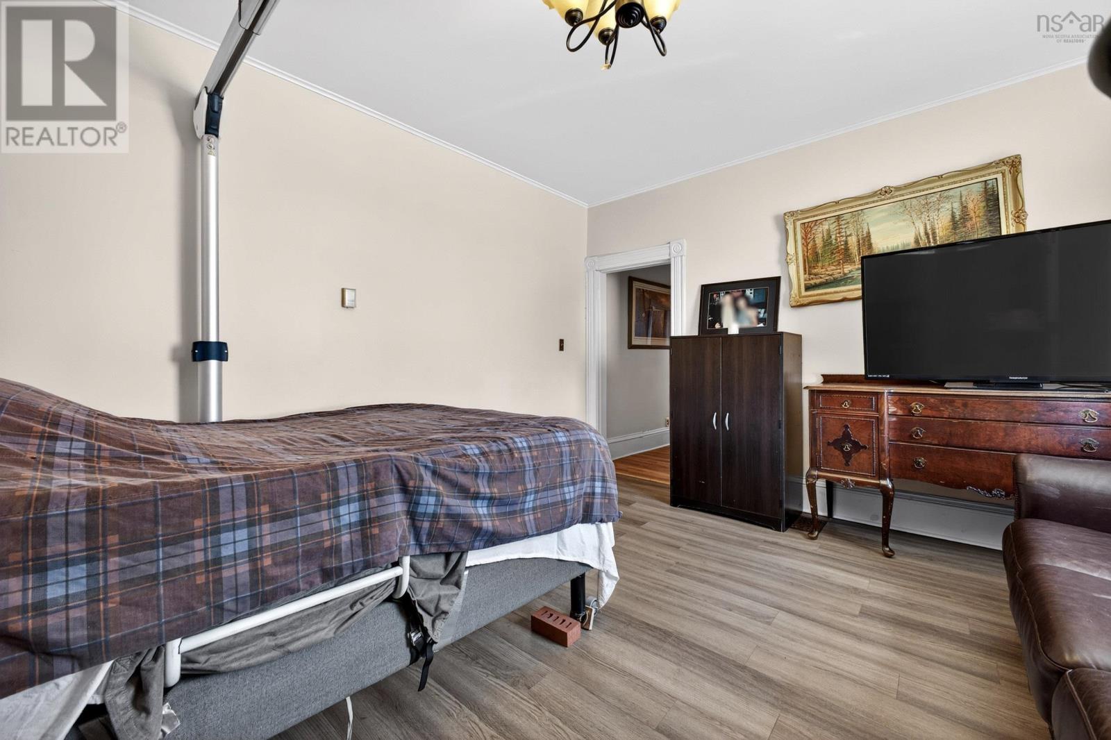 294 Queen Street Property Photo 10