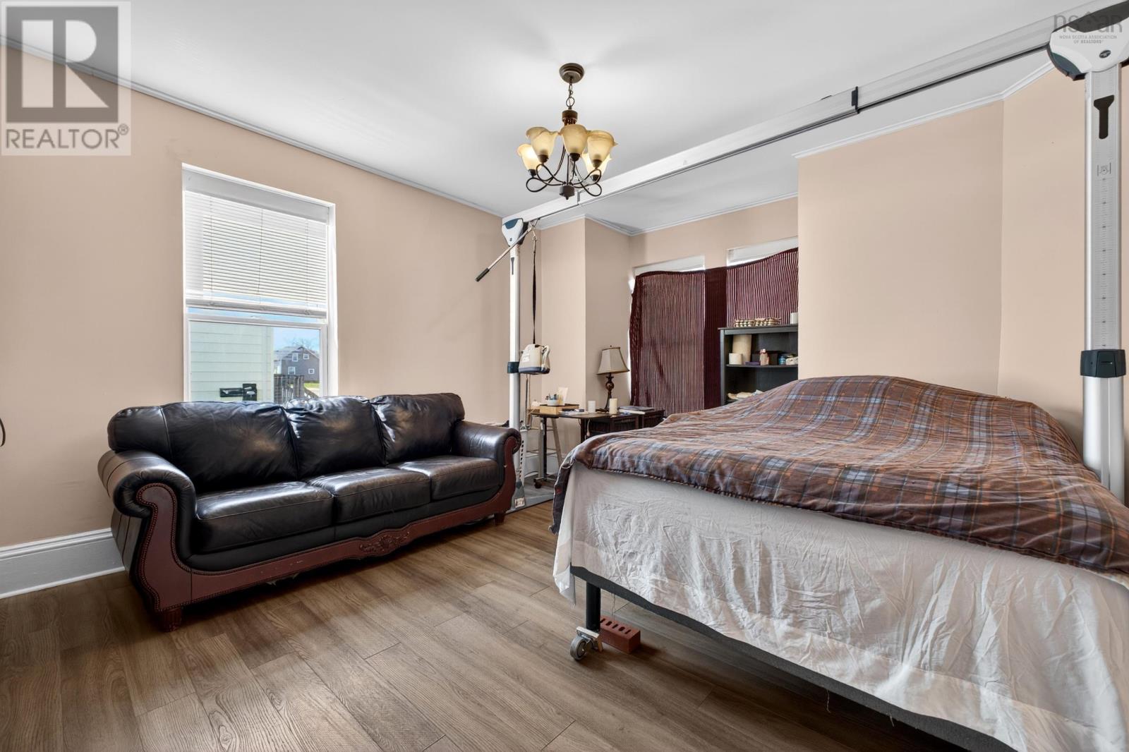 294 Queen Street Property Photo 11