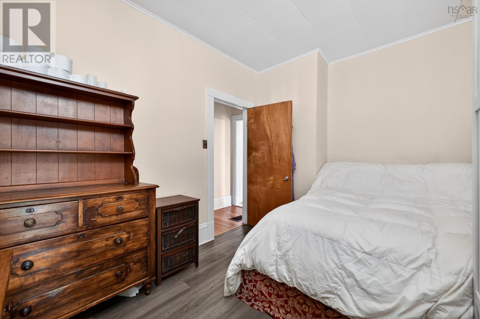 294 Queen Street Property Photo 12