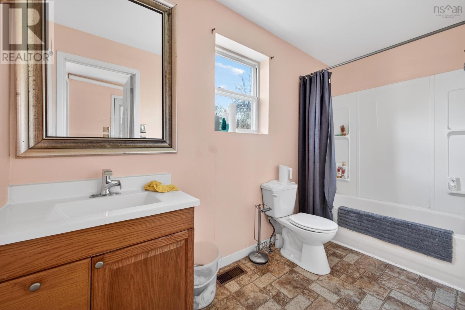 294 Queen Street Property Photo 14