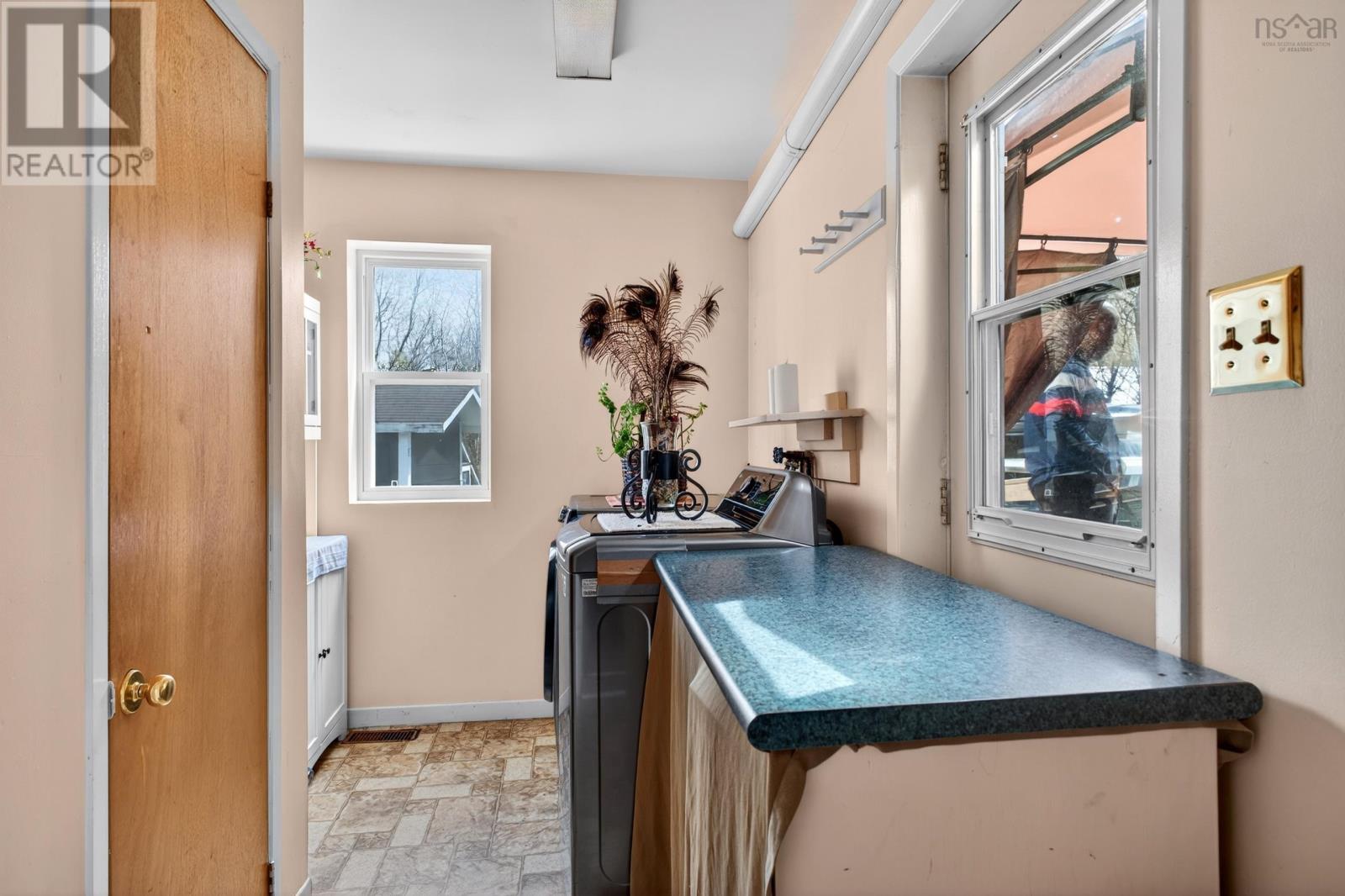 294 Queen Street Property Photo 16