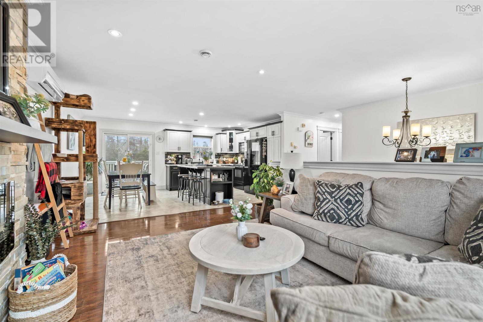 40 Pivot Lane Property Photo 6