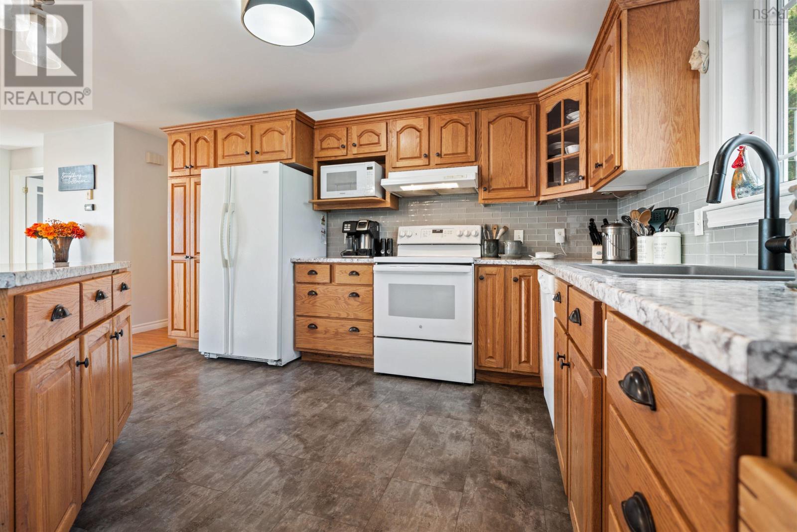 935 Brookside Road Property Photo 16