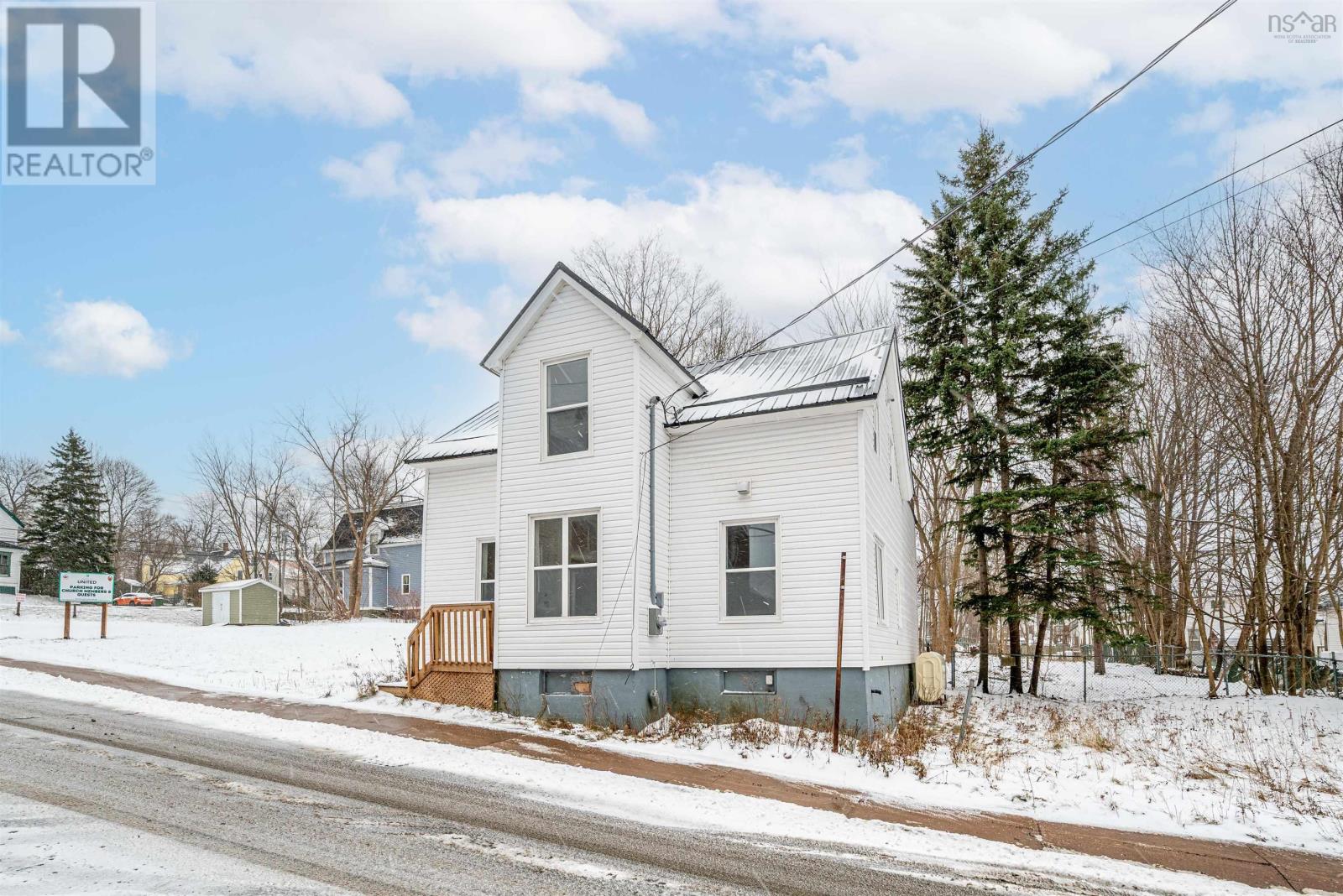 221 Maclean Street Property Photo 3