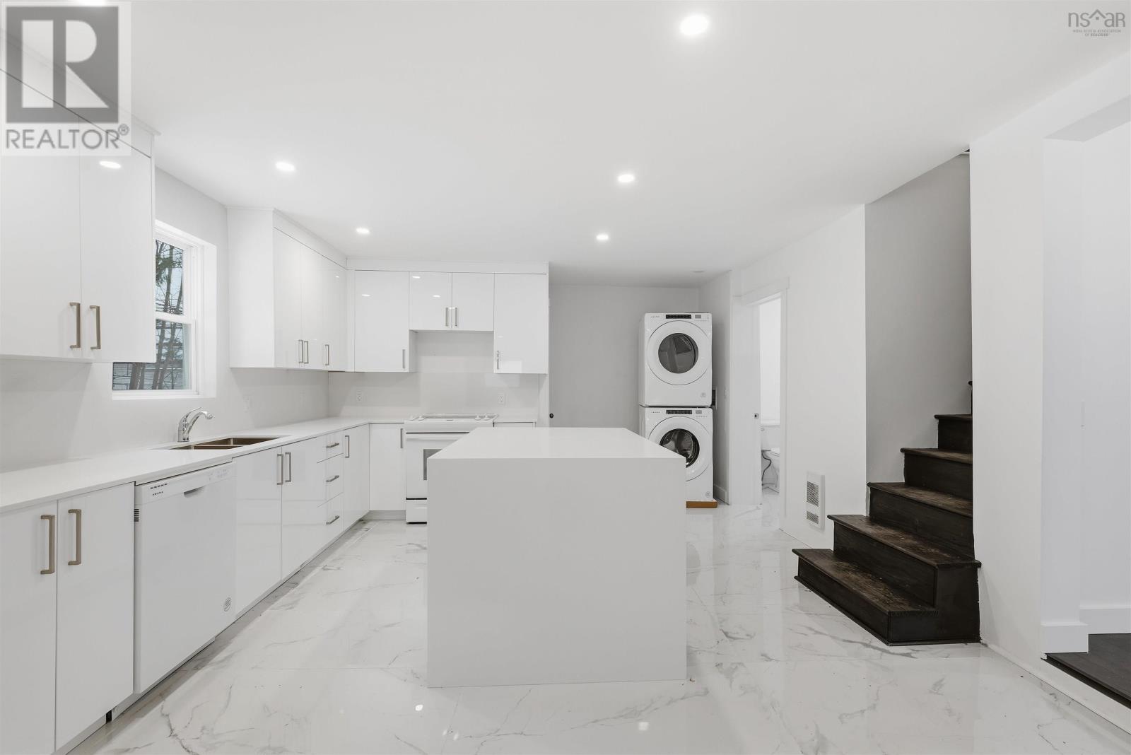 221 Maclean Street Property Photo 14