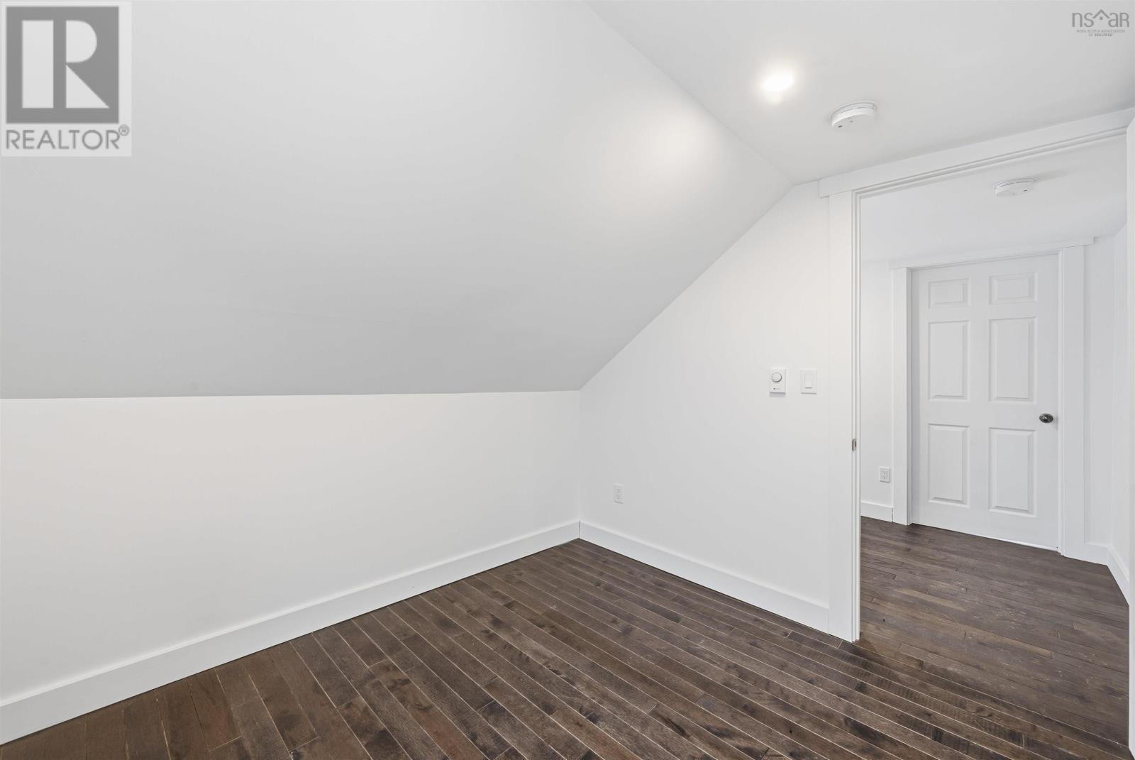 221 Maclean Street Property Photo 27