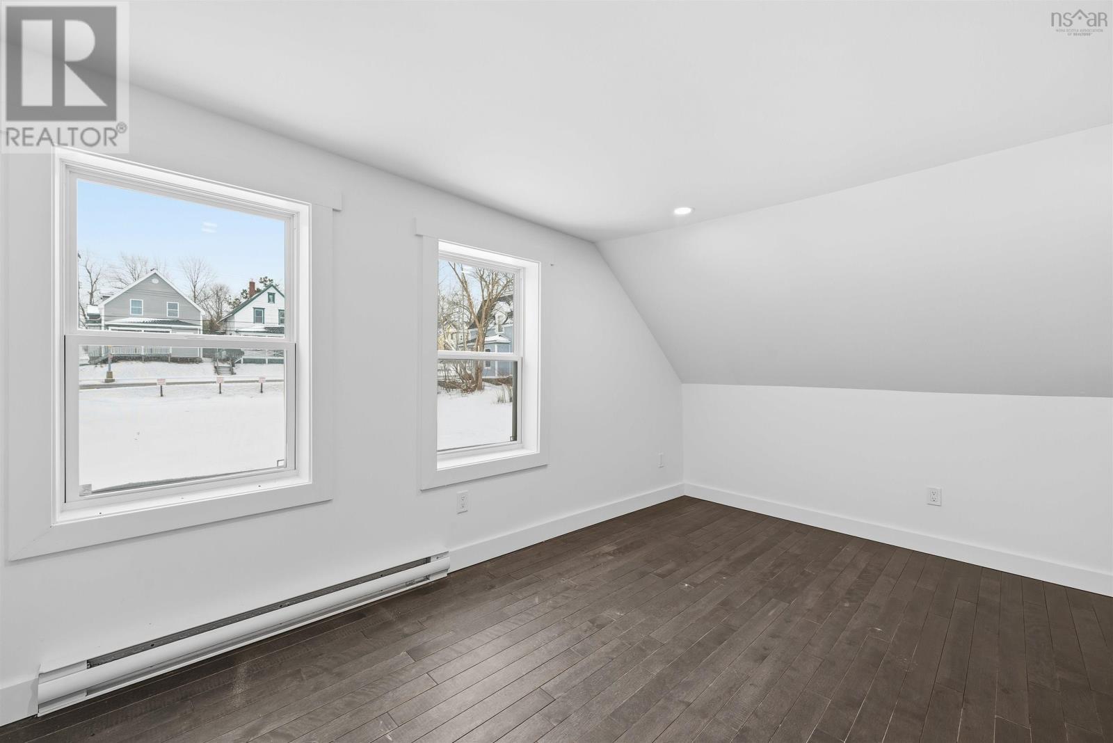 221 Maclean Street Property Photo 28