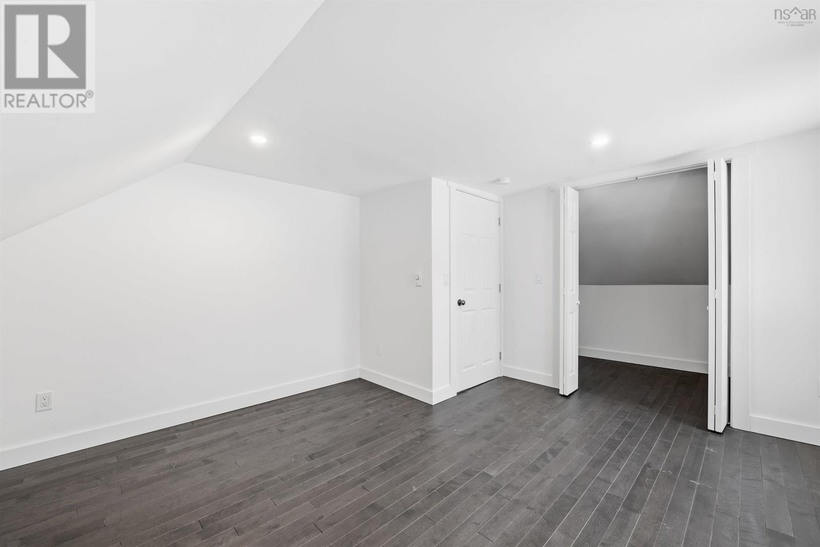 221 Maclean Street Property Photo 29