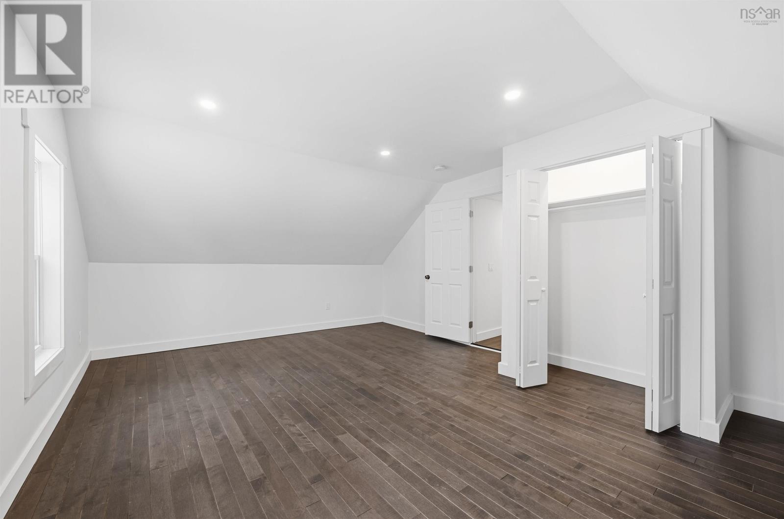 221 Maclean Street Property Photo 32