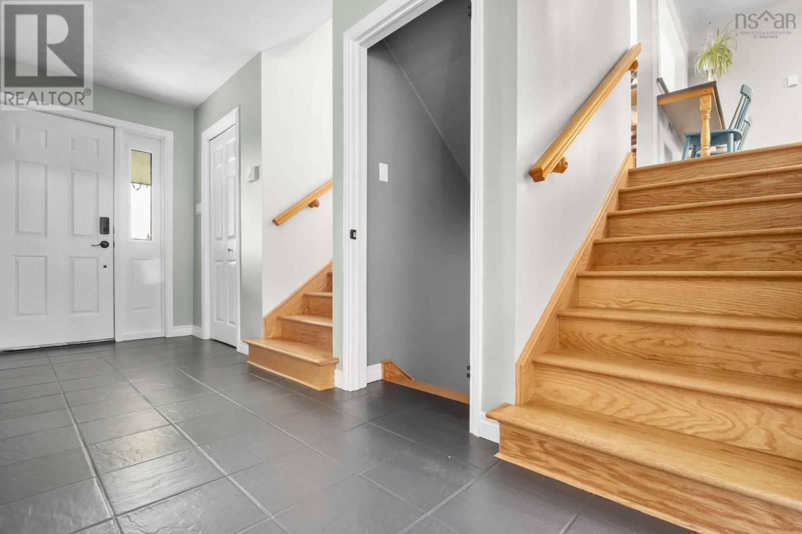 2 Woods Court Property Photo 3