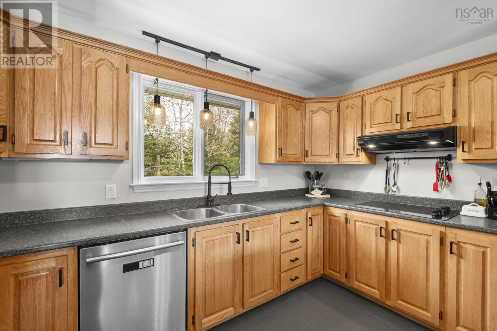 2 Woods Court Property Photo 12