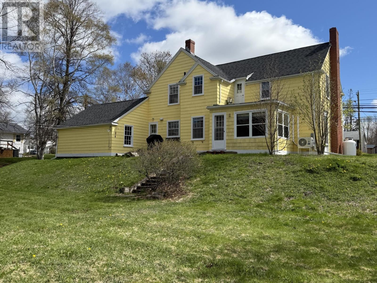 239 North River Road Property Photo 5
