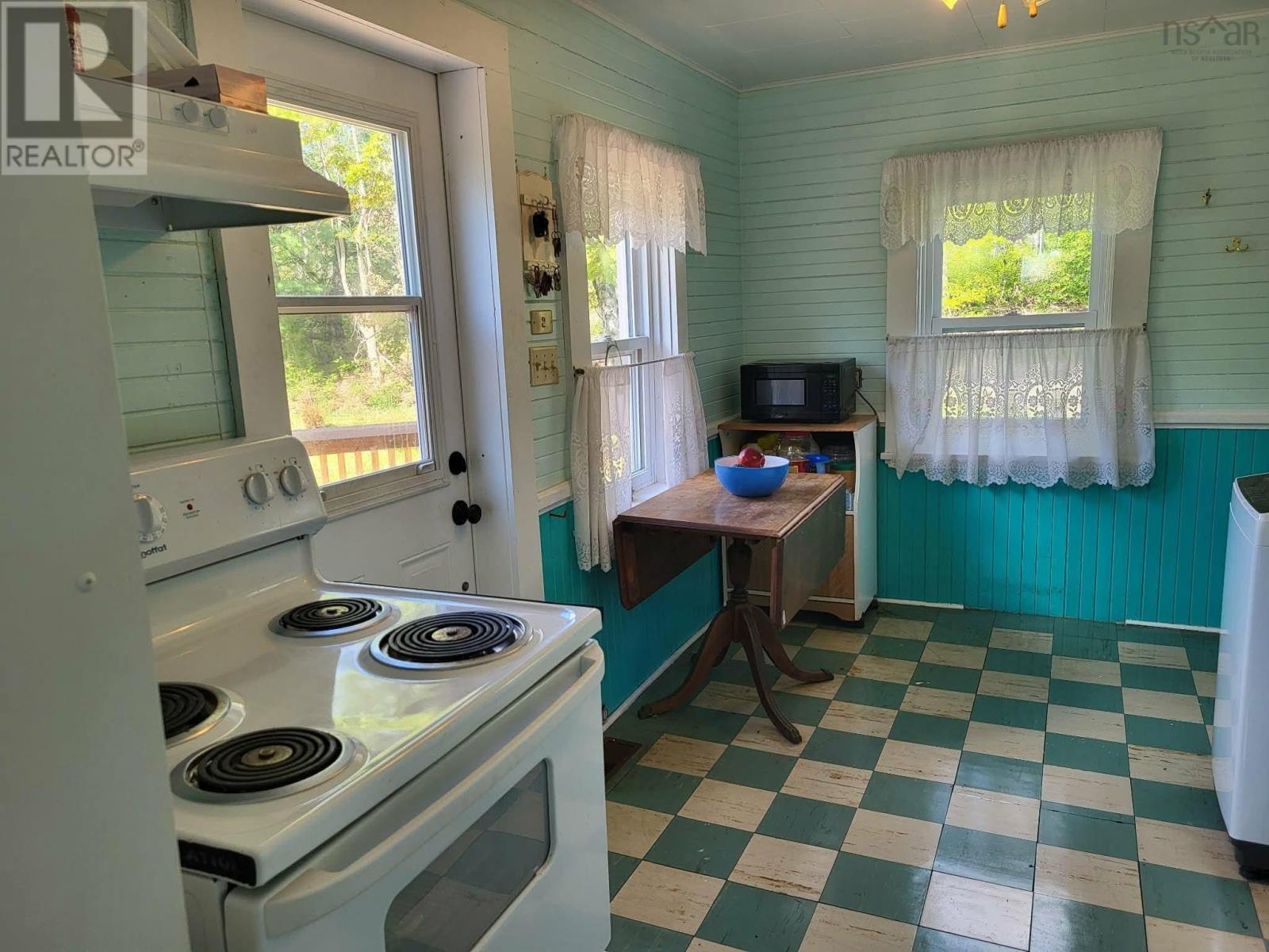 1125 Conquerall Road Property Photo 8