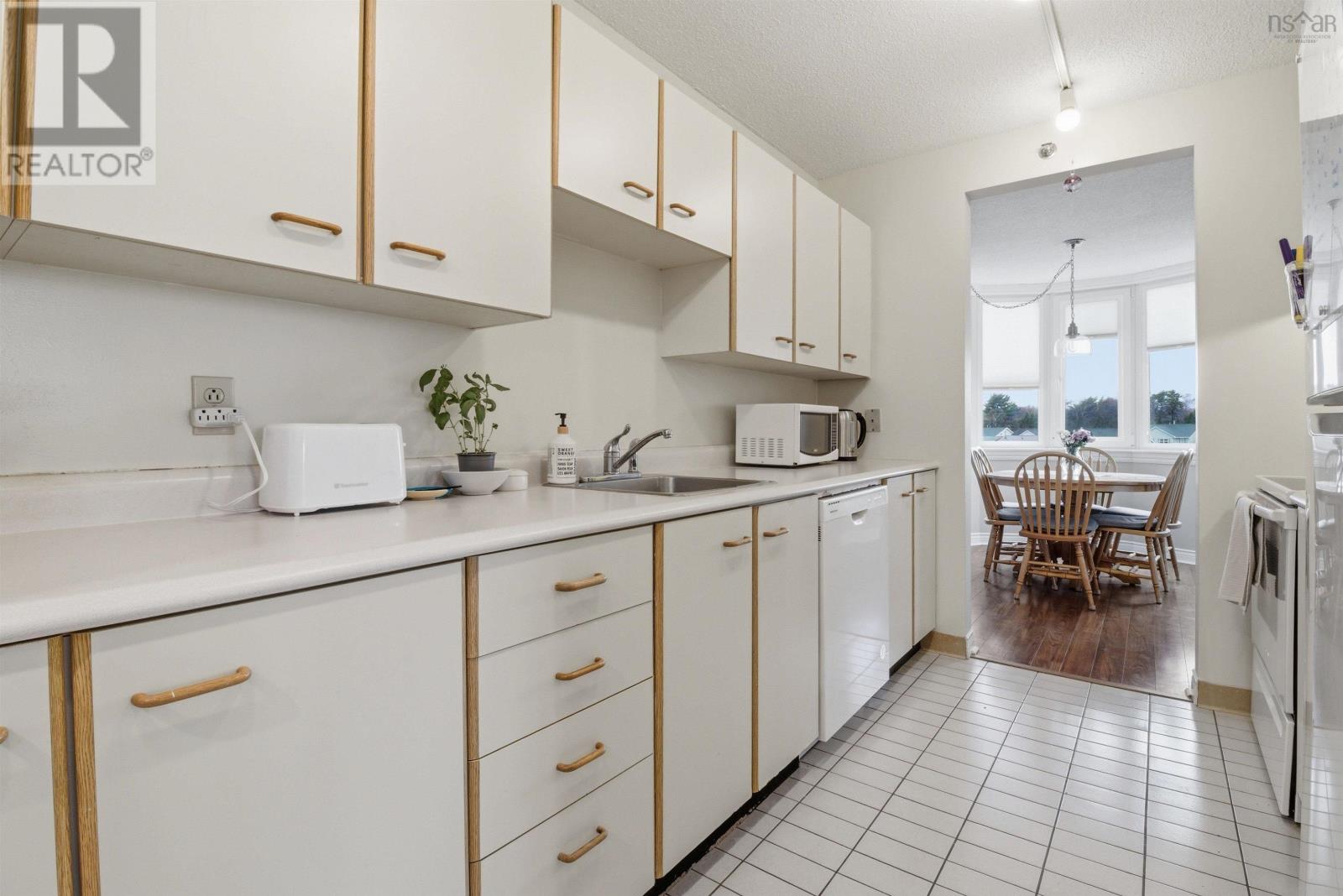 1014 45 Vimy Avenue Property Photo 12
