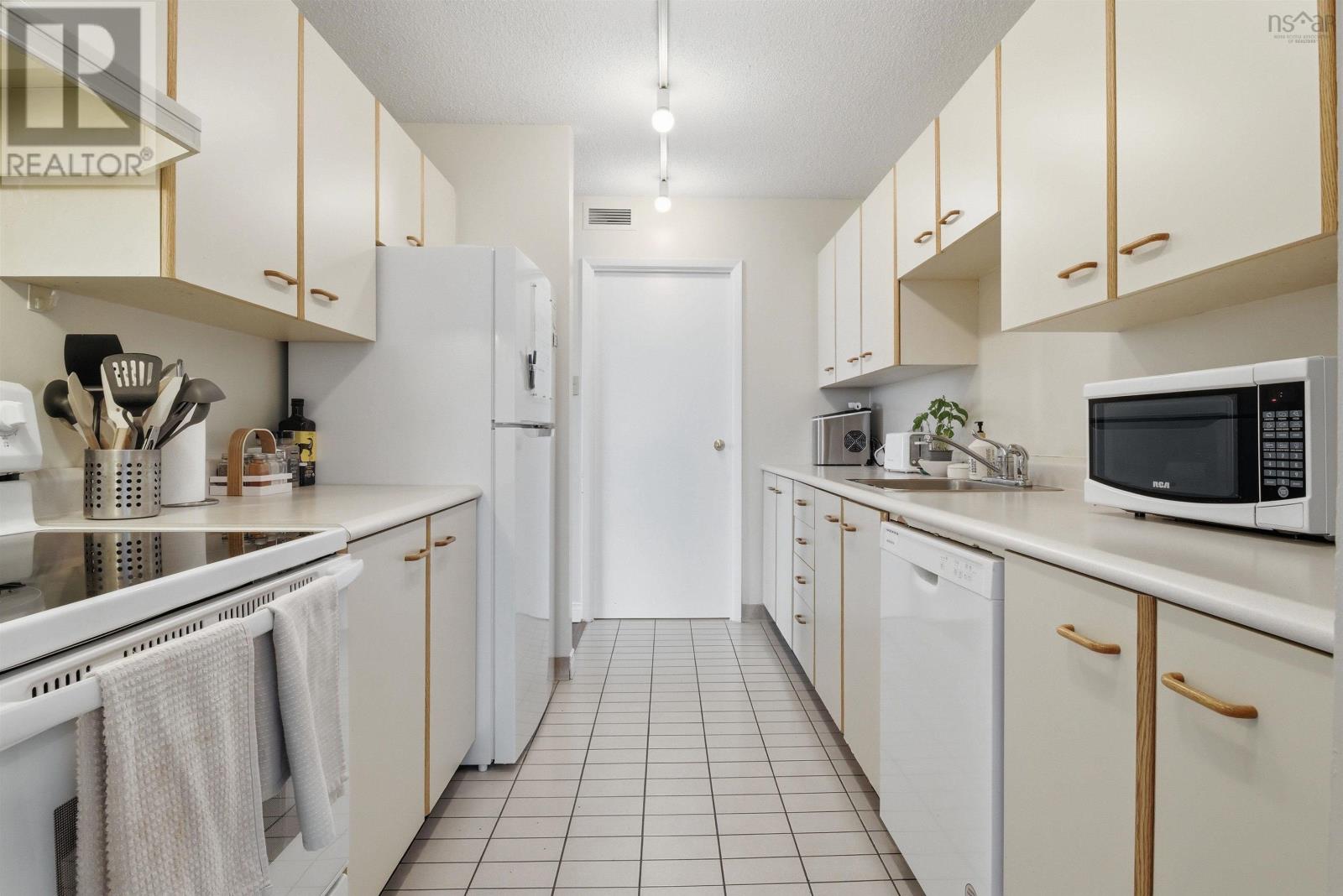1014 45 Vimy Avenue Property Photo 16