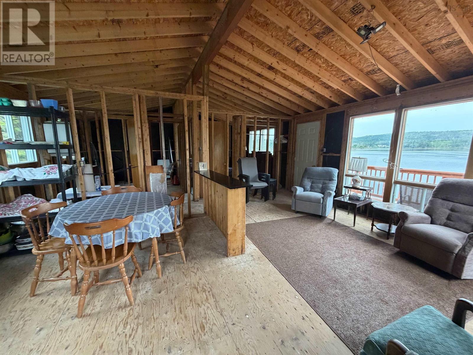 145 West Liscomb Point Road Property Photo 4