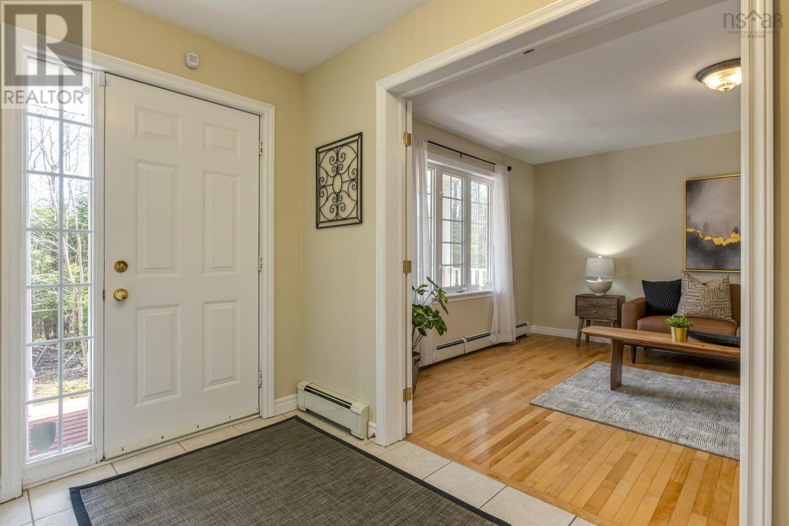 255 Sandwick Drive Property Photo 2