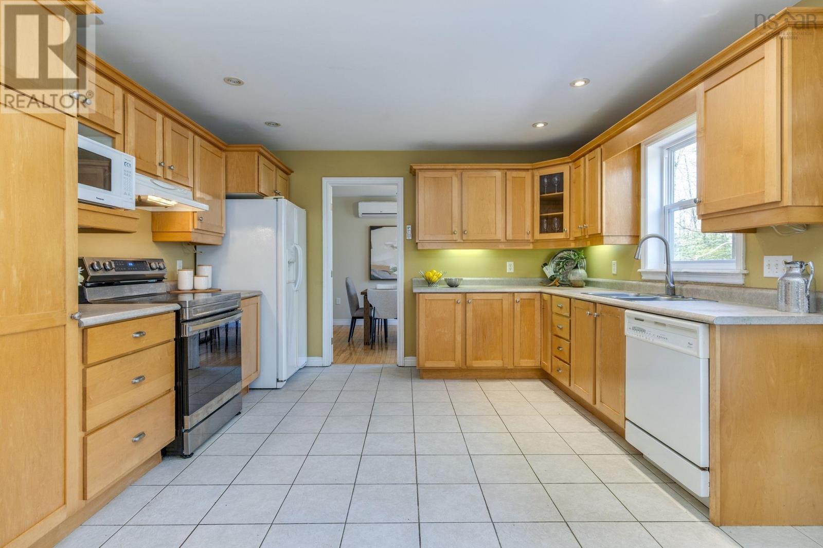 255 Sandwick Drive Property Photo 12