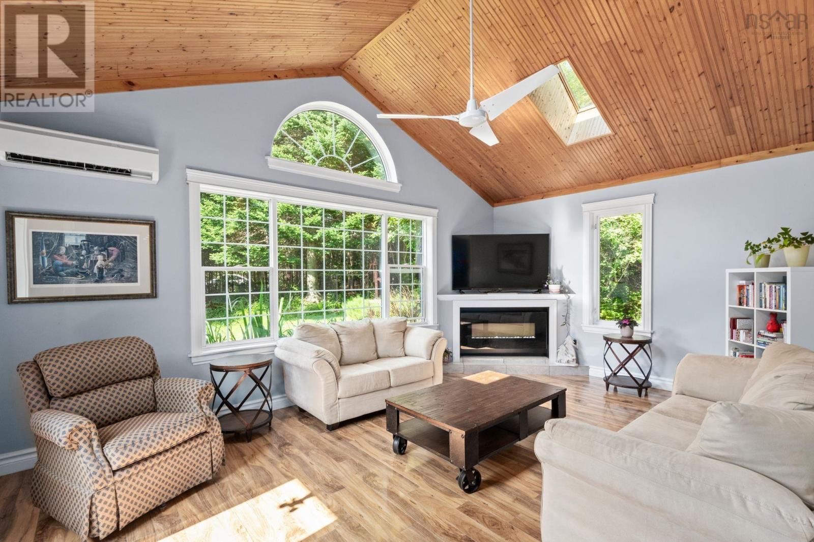6 Spruce Lane Property Photo 2