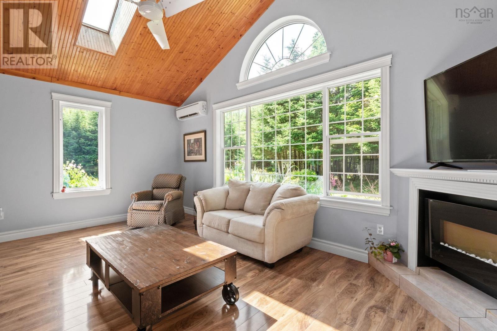 6 Spruce Lane Property Photo 4