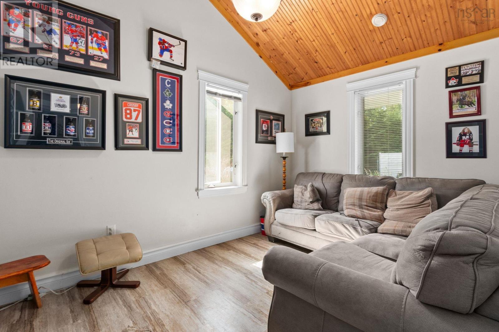 6 Spruce Lane Property Photo 18