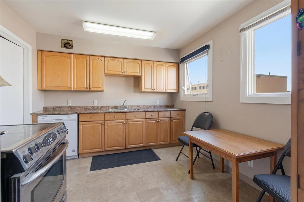 628 Herbert Avenue Property Photo 6