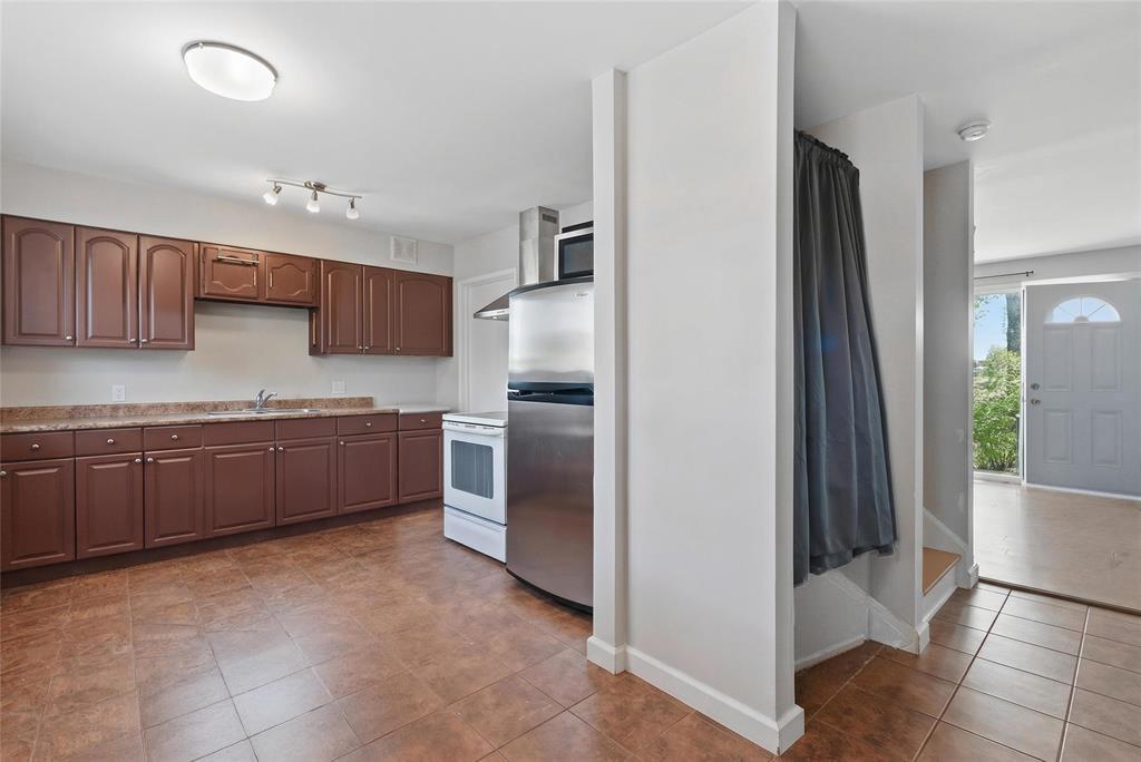 646 Herbert Avenue Property Photo 4