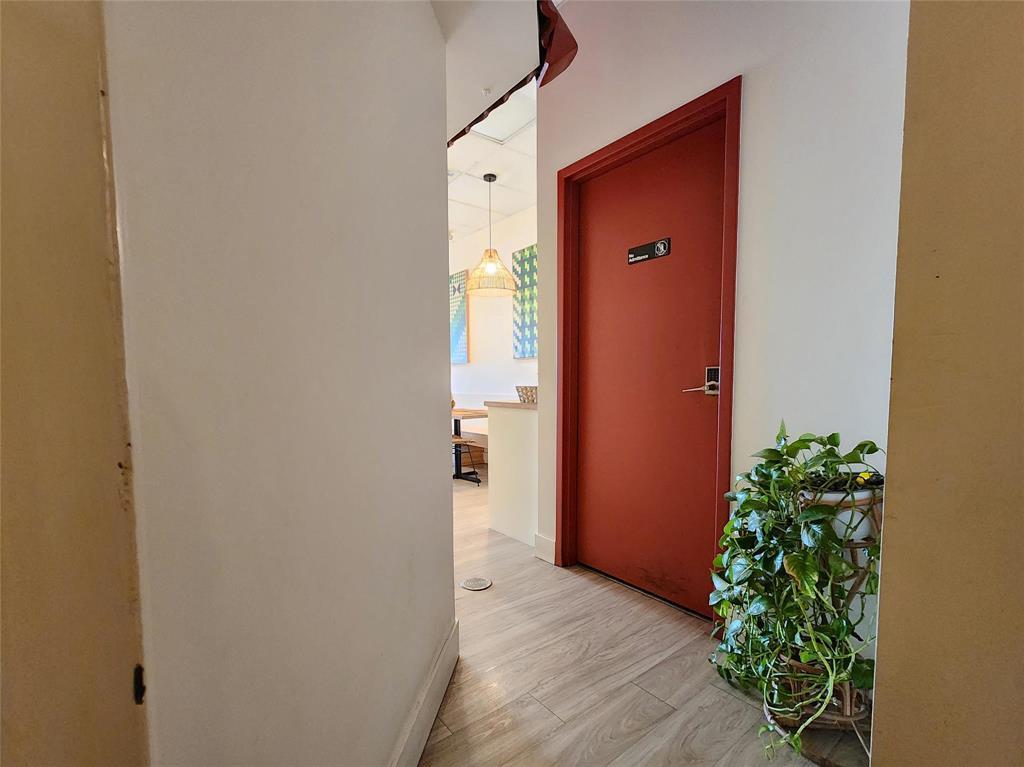 M 730 St Anne's Road Property Photo 15