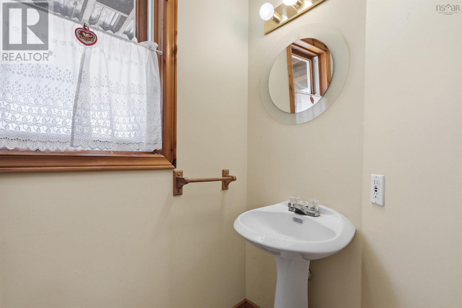 1471 Medway River Road Property Photo 6