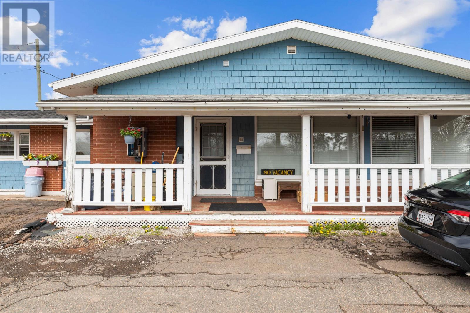 639 University Avenue Property Photo 10